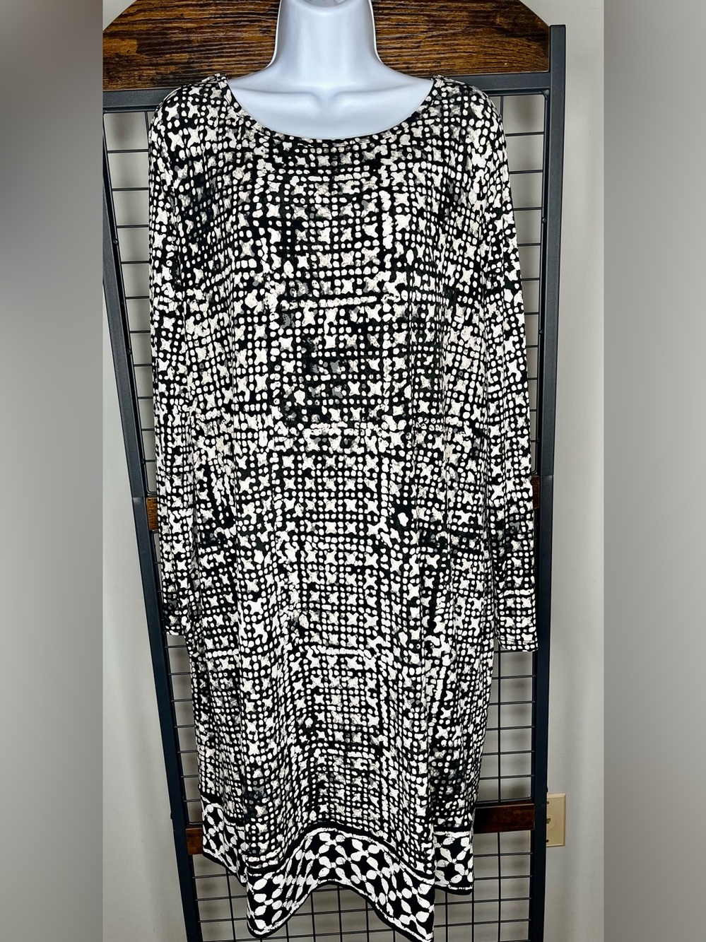 Michael Kors Black and White Long Sleeve Printed Shift Dress